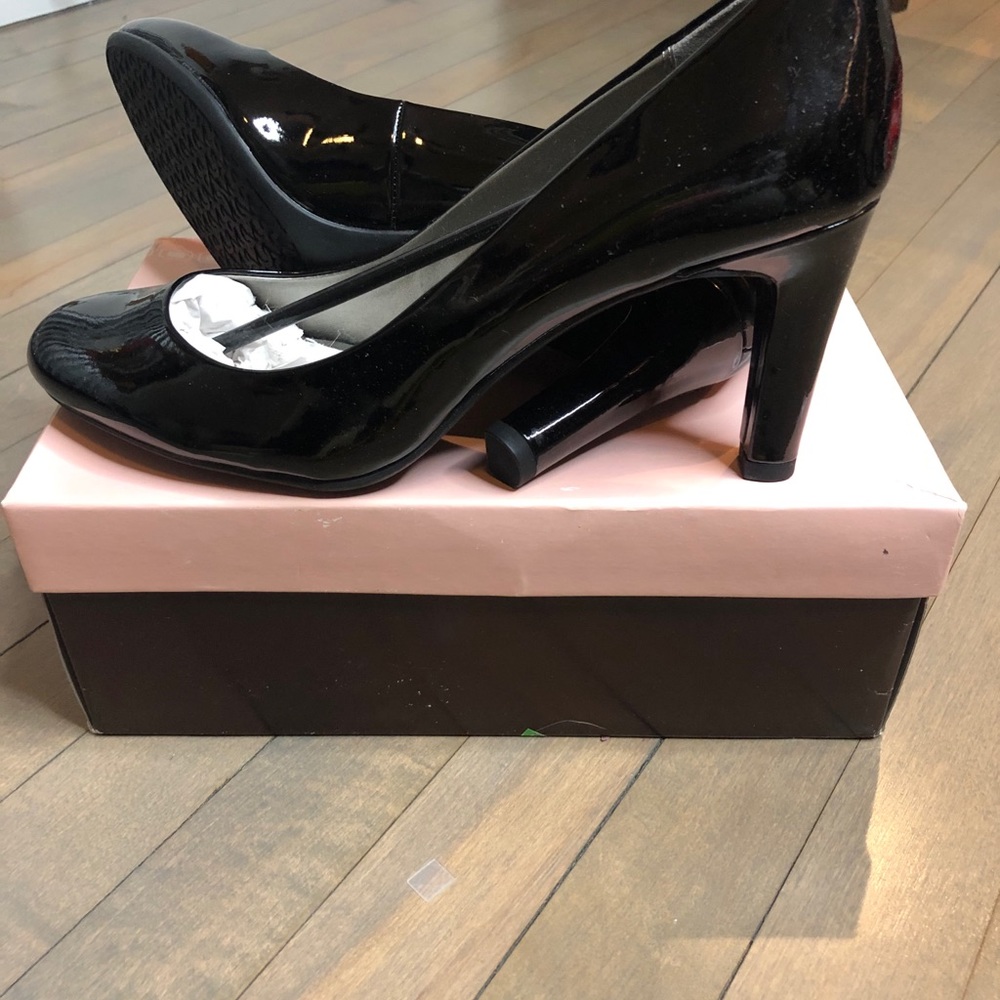 Black Bandolino patent leather 3.5in heels